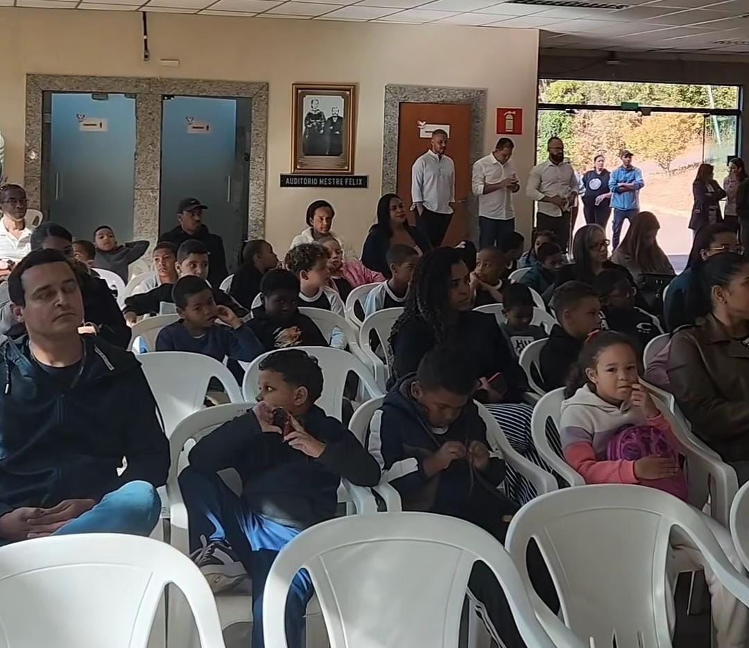 Entrega de óculos aos alunos da rede municipal